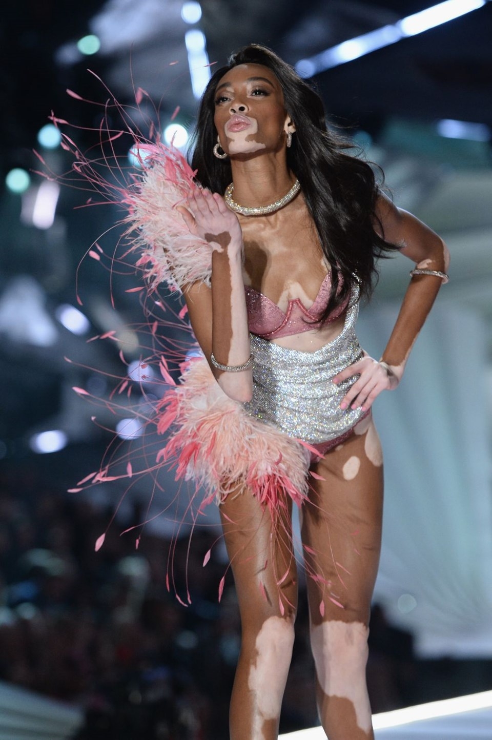 Victoria's Secret mankenleri yürek hoplattı galerisi resim 7