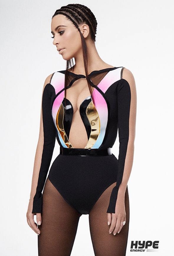 Kim Kardashian yine yakıyor galerisi resim 12