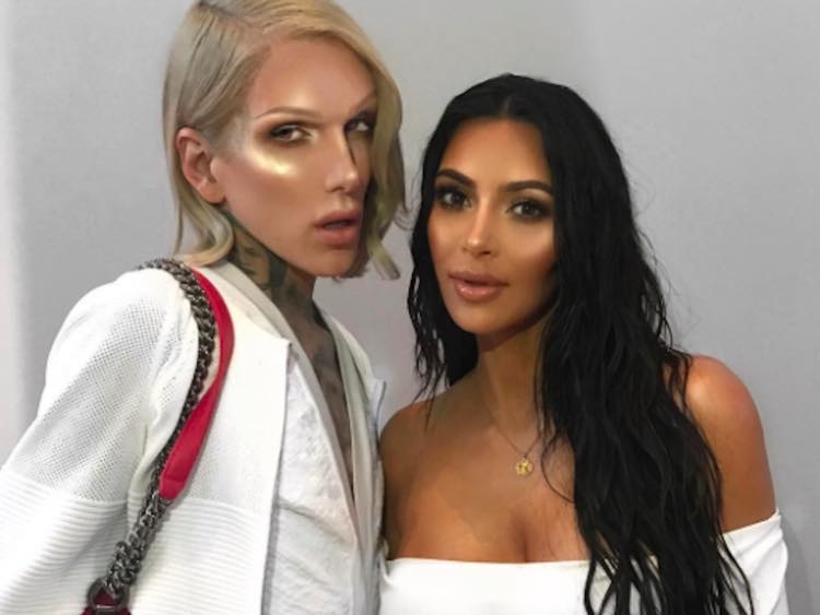 Kim Kardashian yine yakıyor galerisi resim 18