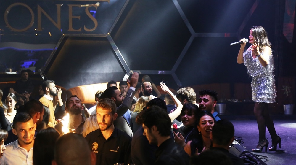 Beyza Durmaz Thrones Club'ı Salladı galerisi resim 2
