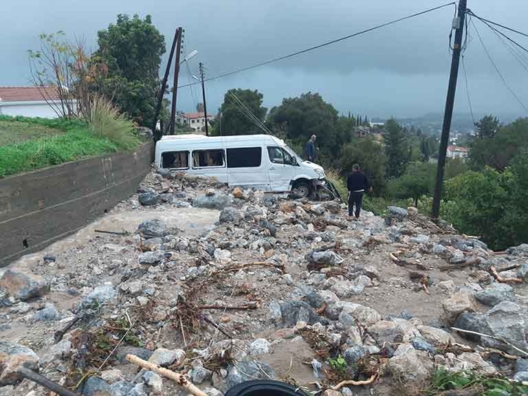 Ülke savaş alanı gibi felaket ürkütücü boyutta galerisi resim 3
