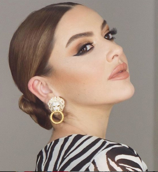 Hadise orta parmağını takipçilerine hediye etti! galerisi resim 2