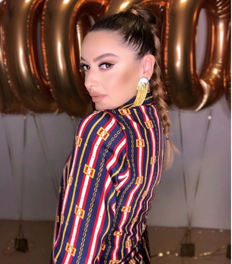 Hadise orta parmağını takipçilerine hediye etti! galerisi resim 5