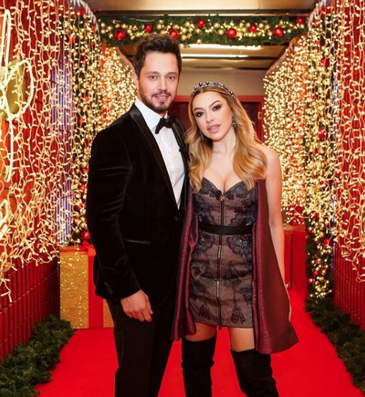 Hadise orta parmağını takipçilerine hediye etti! galerisi resim 9