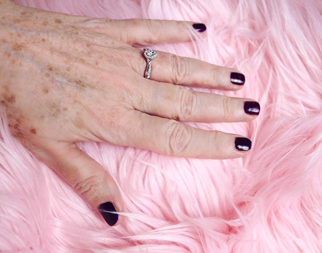 24 yaşındaki YouTube yıldızı,61 yaşındaki kız arkadaşına evlenme teklif galerisi resim 13