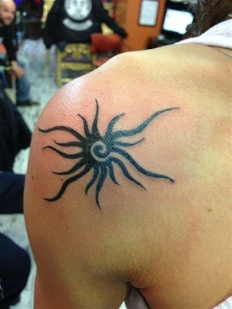 Ünlülerin dövmeleri ve anlamları galerisi resim 21