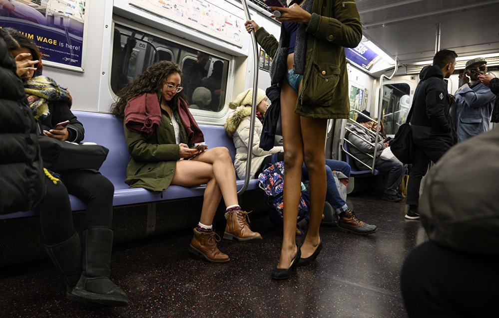 Geleneksel 18. 'Pantolonsuz Metro Yolculuğu' gerçekleşti galerisi resim 5