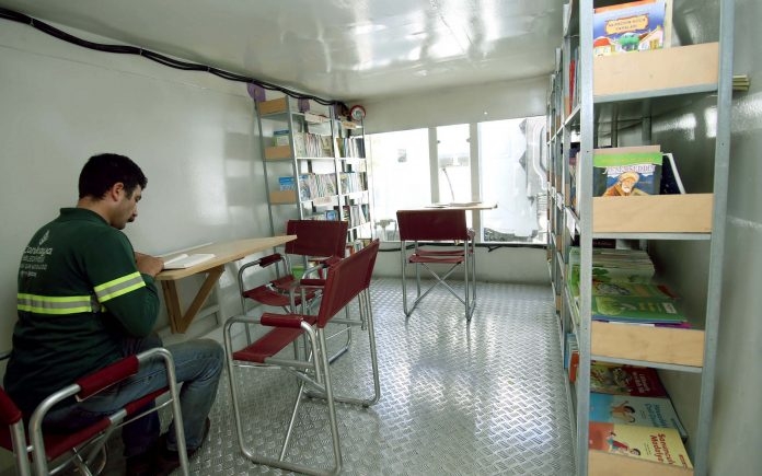 Temizlik işçilerinin kütüphanesinde 25 bin kitap oldu galerisi resim 3