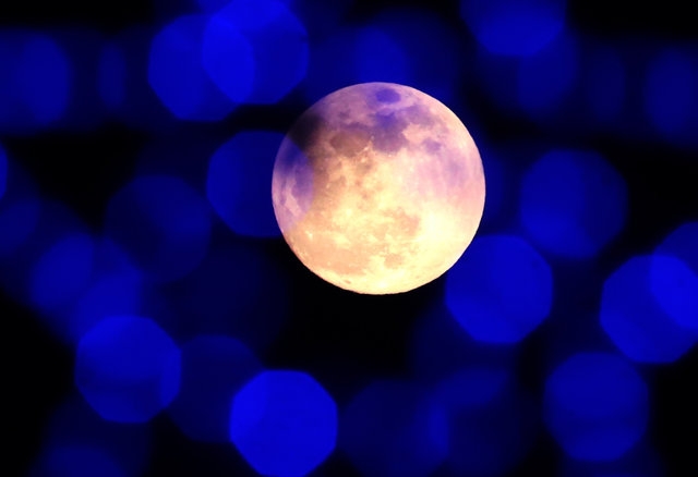 Kanlı ay, hayran bıraktı... galerisi resim 3