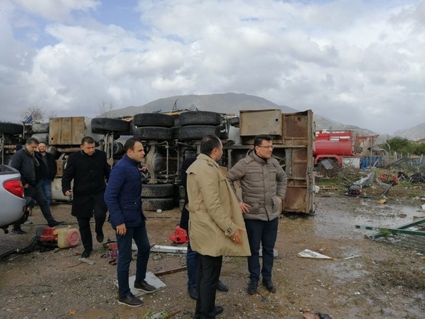 Antalya'da Hortum böyle iz bıraktı! galerisi resim 18