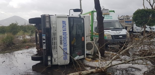 Antalya'da Hortum böyle iz bıraktı! galerisi resim 19