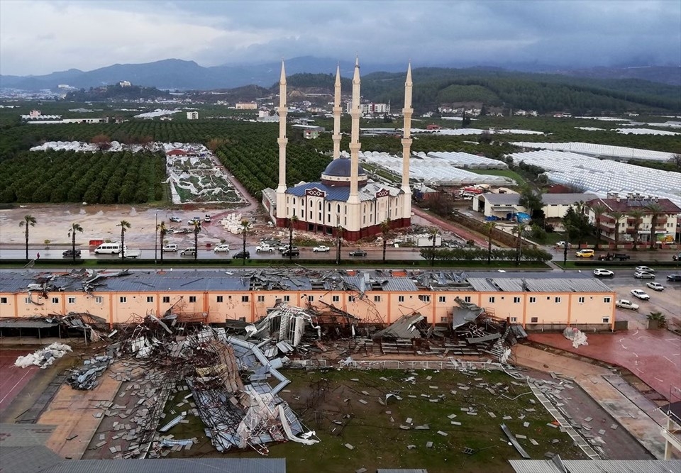 Antalya'da Hortum böyle iz bıraktı! galerisi resim 4