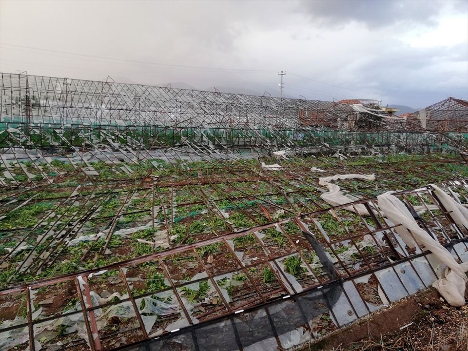 Antalya'da Hortum böyle iz bıraktı! galerisi resim 8