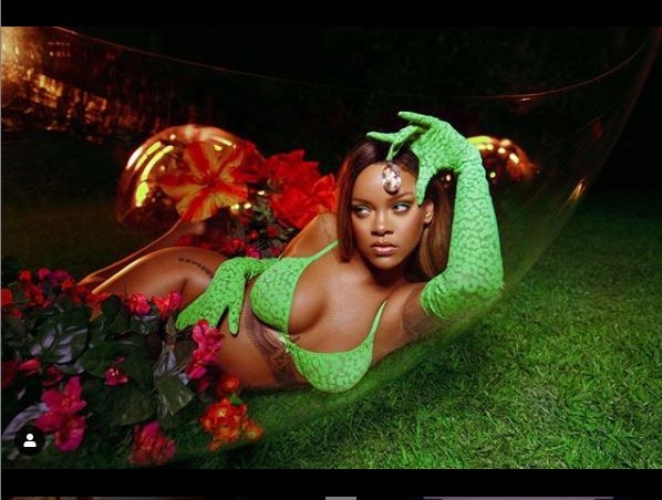 Takipçilerinden Rihanna'ya : "Sen bir Tanrıça'sın" galerisi resim 10