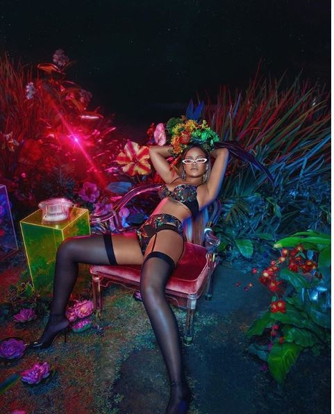 Takipçilerinden Rihanna'ya : "Sen bir Tanrıça'sın" galerisi resim 12