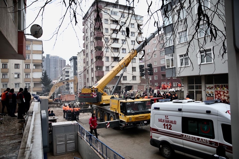 Zamana karşı yarış: Enkazdan ses geldi galerisi resim 1