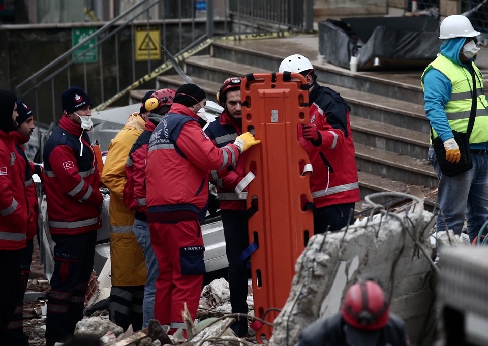 Zamana karşı yarış: Enkazdan ses geldi galerisi resim 10