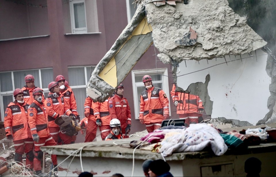 Zamana karşı yarış: Enkazdan ses geldi galerisi resim 12