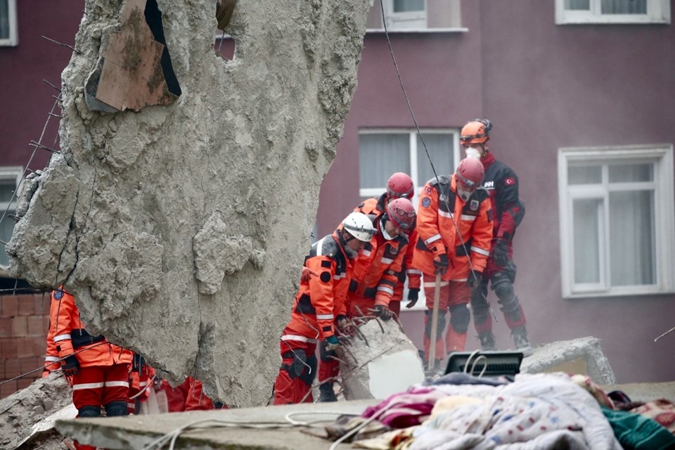 Zamana karşı yarış: Enkazdan ses geldi galerisi resim 15