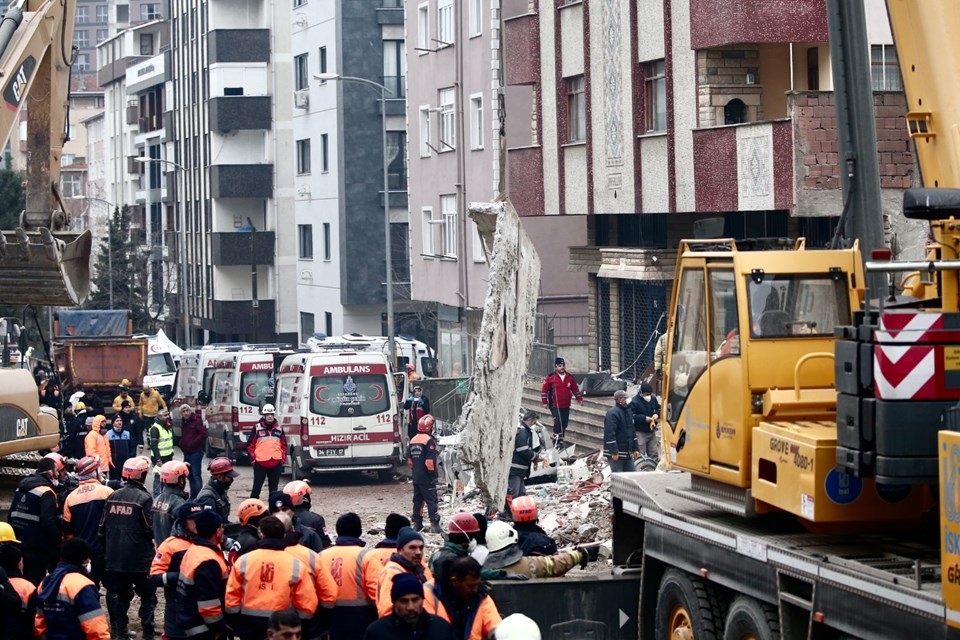Zamana karşı yarış: Enkazdan ses geldi galerisi resim 18