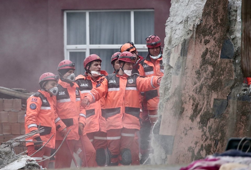 Zamana karşı yarış: Enkazdan ses geldi galerisi resim 19