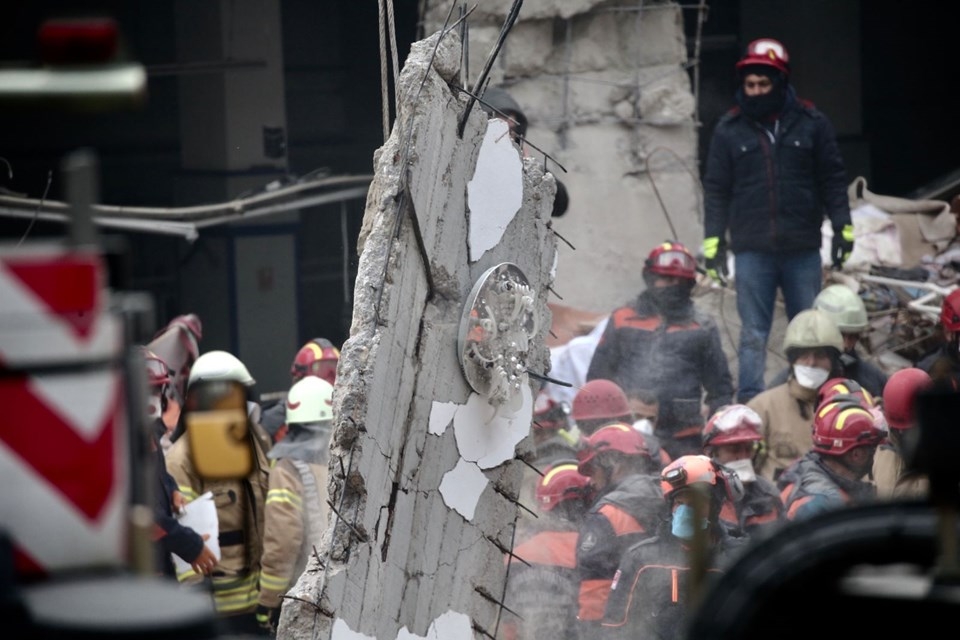 Zamana karşı yarış: Enkazdan ses geldi galerisi resim 2