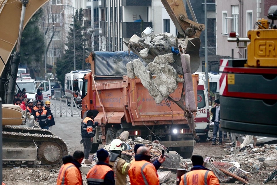 Zamana karşı yarış: Enkazdan ses geldi galerisi resim 3
