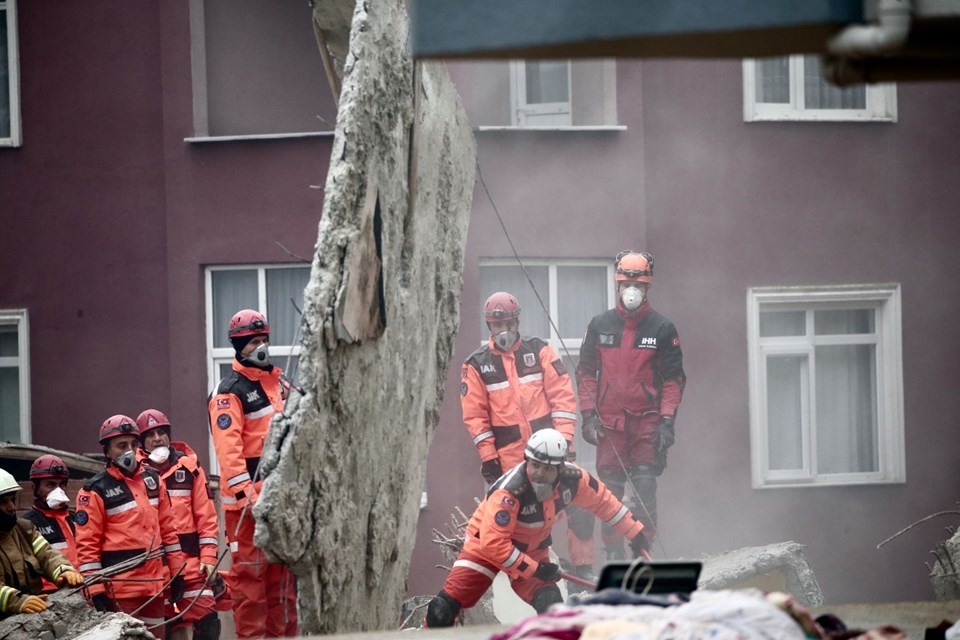 Zamana karşı yarış: Enkazdan ses geldi galerisi resim 5
