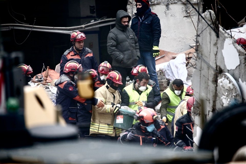 Zamana karşı yarış: Enkazdan ses geldi galerisi resim 7