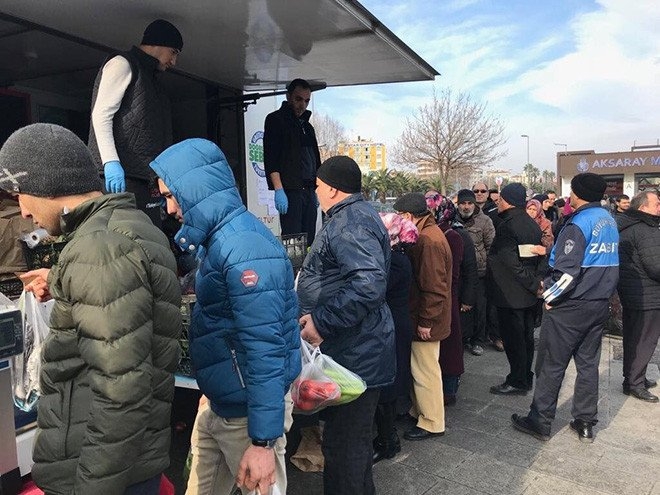 Türkiye'den ucuz sebze kuyrukları galerisi resim 2