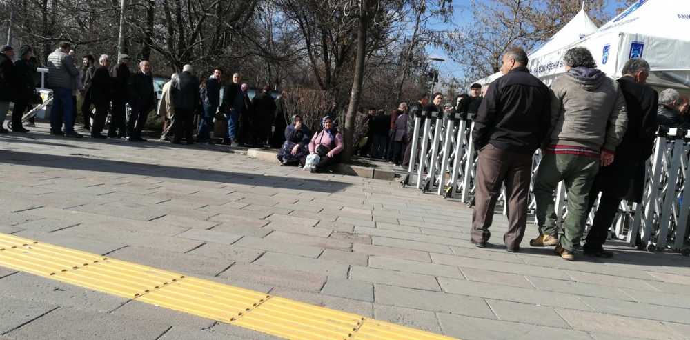 Türkiye'den ucuz sebze kuyrukları galerisi resim 3