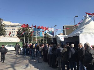 Türkiye'den ucuz sebze kuyrukları