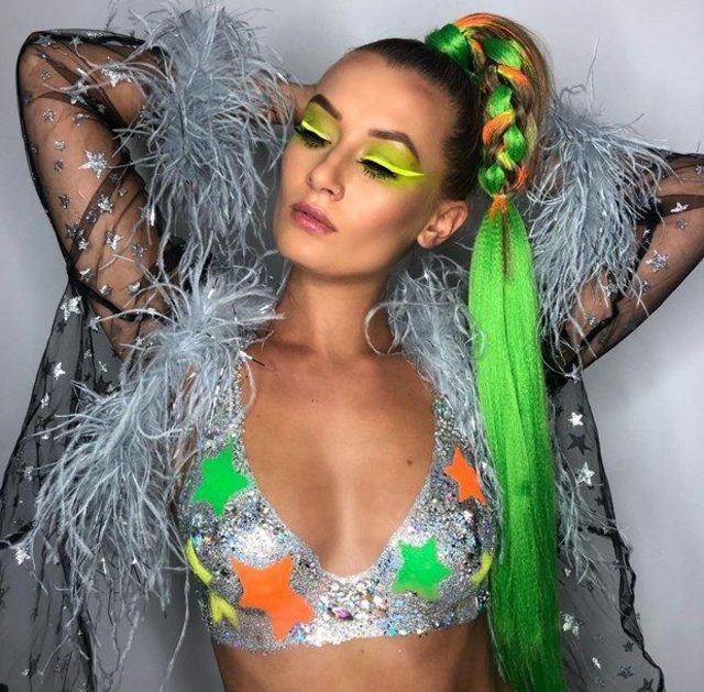 2019 yeni güzellik trendi: Neon Sütyenler galerisi resim 1