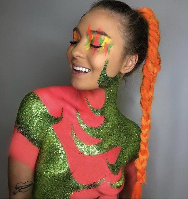 2019 yeni güzellik trendi: Neon Sütyenler galerisi resim 6