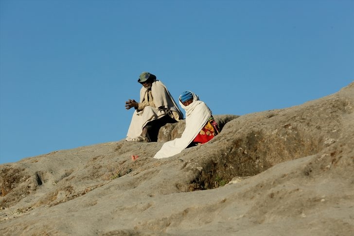 Tanrı'yla konuşmak için 3 bin 100 metre tırmanıyorlar! galerisi resim 10