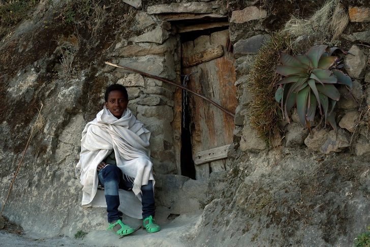 Tanrı'yla konuşmak için 3 bin 100 metre tırmanıyorlar! galerisi resim 11