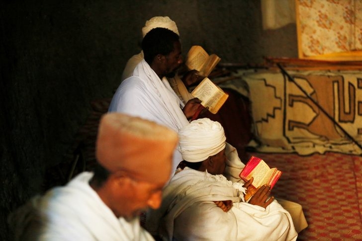 Tanrı'yla konuşmak için 3 bin 100 metre tırmanıyorlar! galerisi resim 17