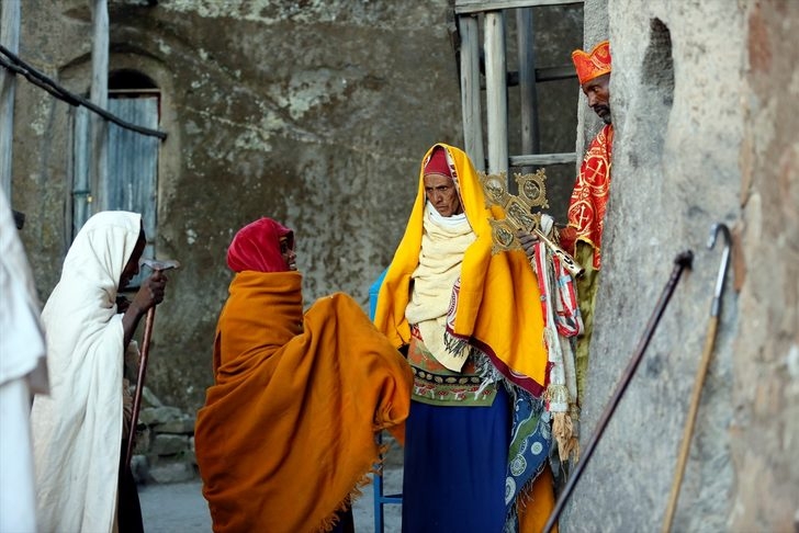 Tanrı'yla konuşmak için 3 bin 100 metre tırmanıyorlar! galerisi resim 19