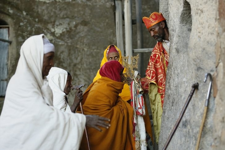 Tanrı'yla konuşmak için 3 bin 100 metre tırmanıyorlar! galerisi resim 21