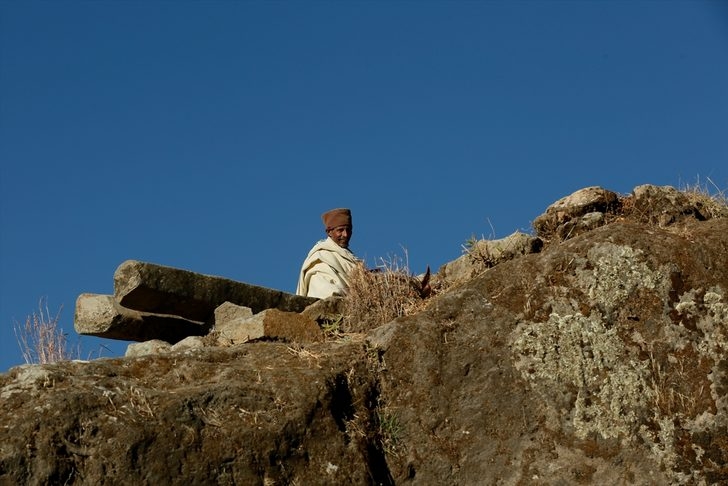 Tanrı'yla konuşmak için 3 bin 100 metre tırmanıyorlar! galerisi resim 3