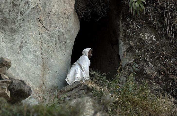 Tanrı'yla konuşmak için 3 bin 100 metre tırmanıyorlar! galerisi resim 6