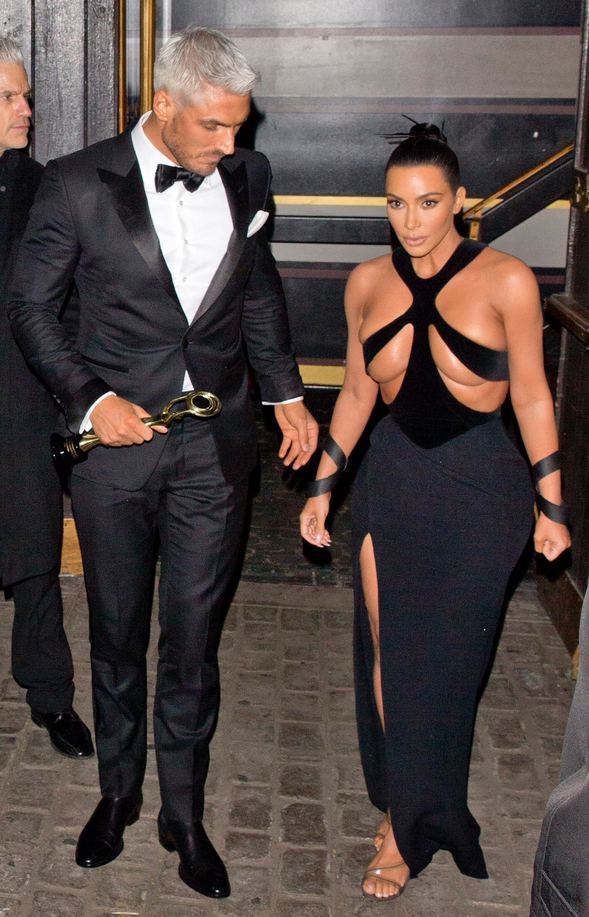 Kim Kardashian sansasyon için dekolteyi abarttı galerisi resim 8