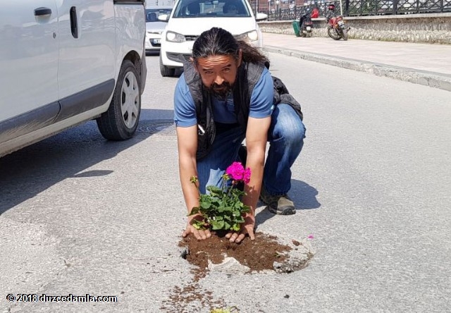 Çukurlara, çiçekli protesto! Anlayana... galerisi resim 13