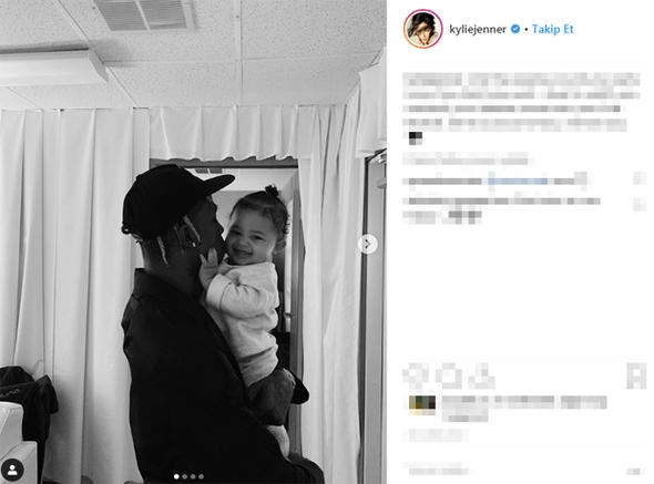 Bebeğinin boynuna elmaslar dizdi galerisi resim 1