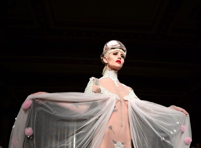 Şeffaf ve kırbaçlı defile galerisi resim 2