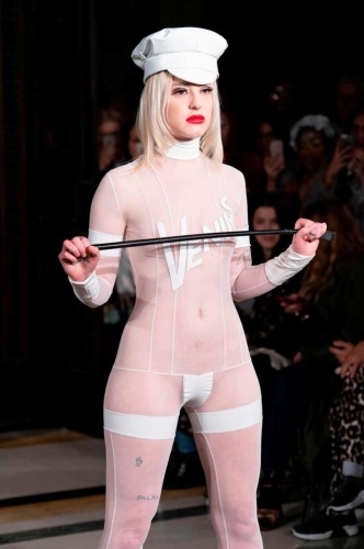 Şeffaf ve kırbaçlı defile galerisi resim 9