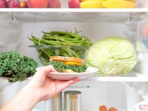 Bu besinler buzdolabında saklandığında  hastalık saçıyor