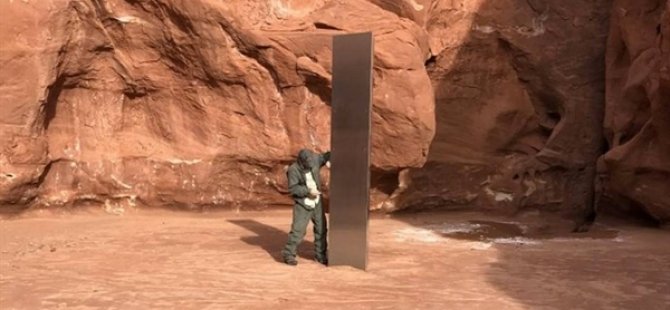 ABD'de Red Rock Çölü'nde Dikili Bulunan Gizemli Monolit, Meraklıların İlgisini Çekiyor
