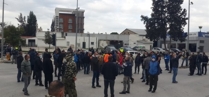 Eylemciler Başbakanlık Trafik Işıklarının Ardından Yeniden Başbakanlığa Gidiyor