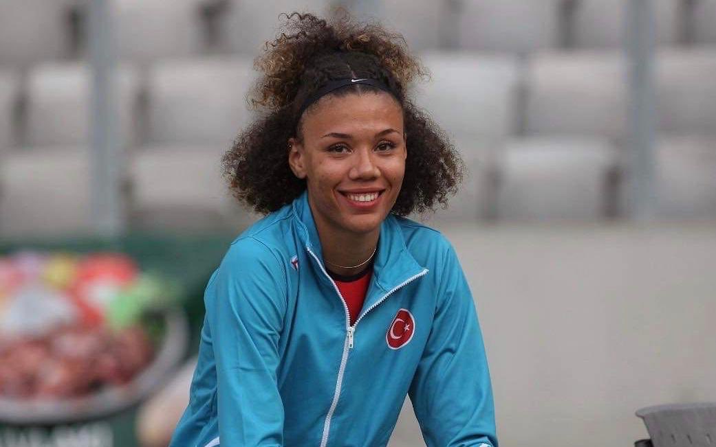 Tatar'dan başarılı atlete tebrik